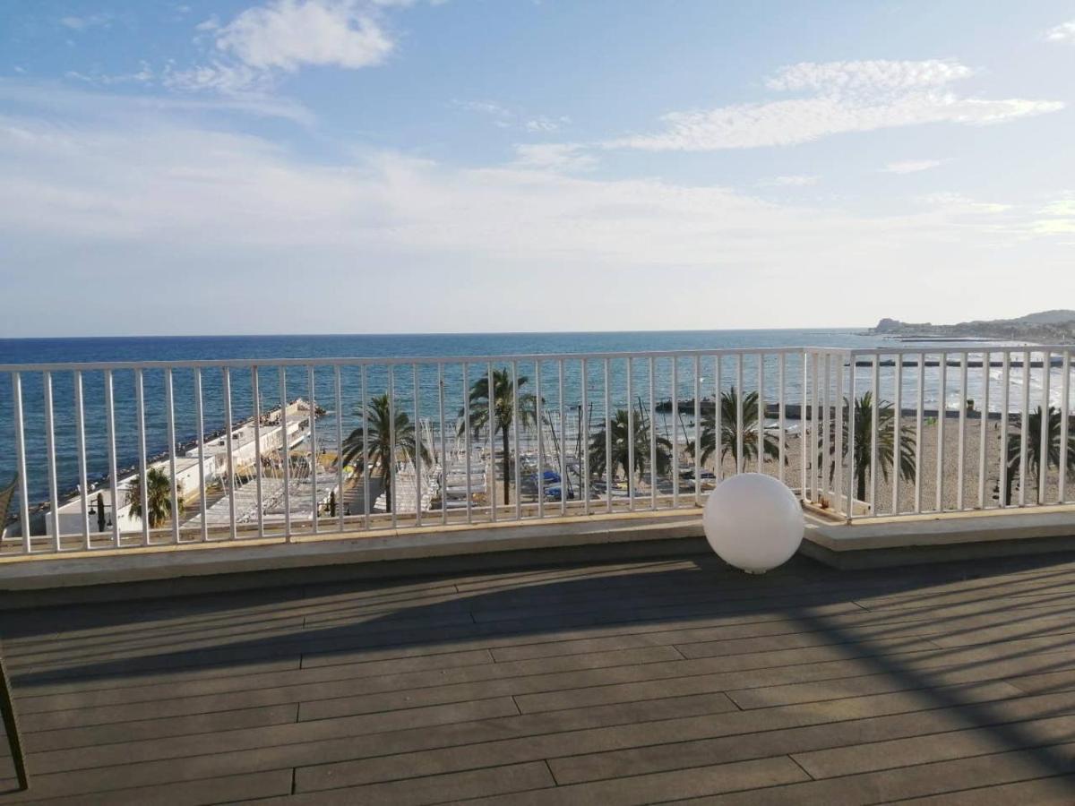Апартаменти Atico Con Fantasticas Vistas Al Mar Y La Iglesia Сіджас Екстер'єр фото