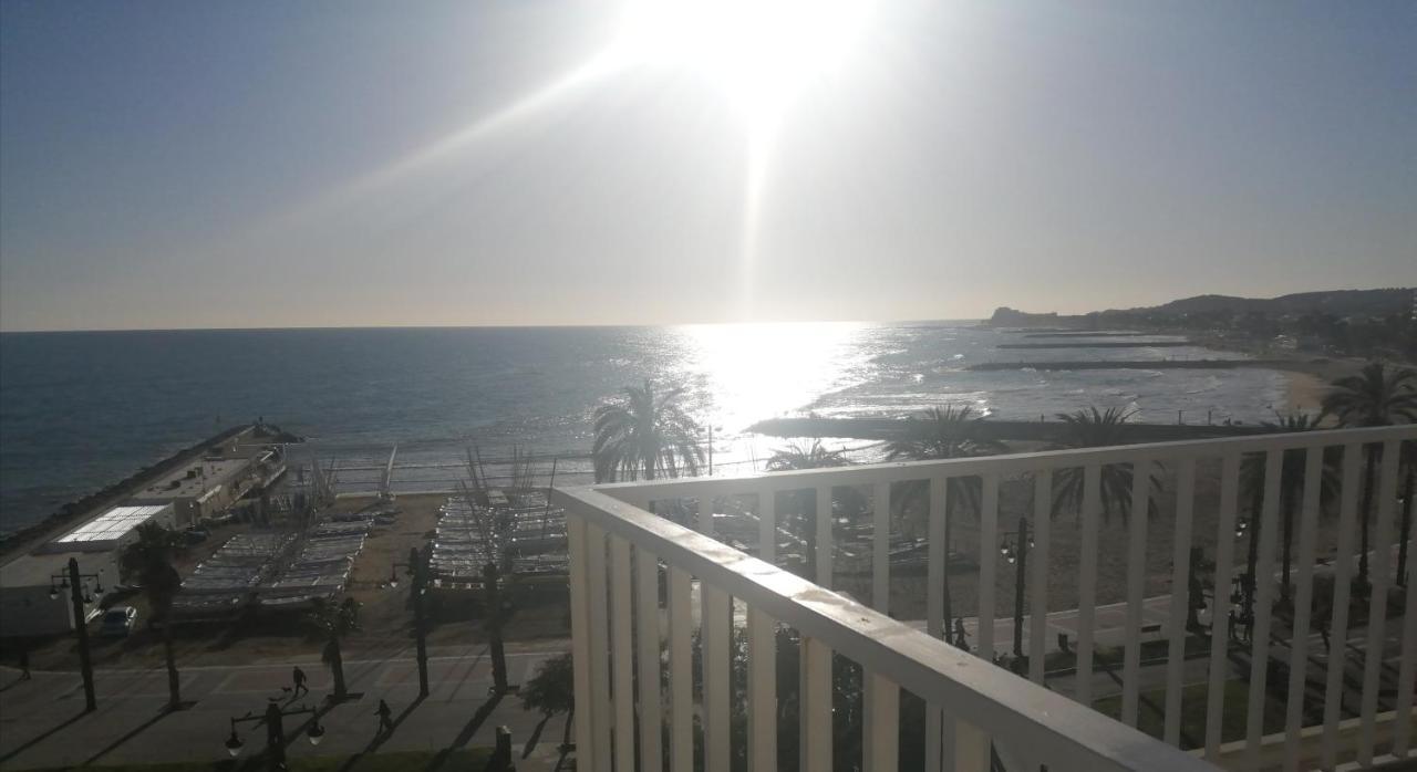 Апартаменти Atico Con Fantasticas Vistas Al Mar Y La Iglesia Сіджас Екстер'єр фото