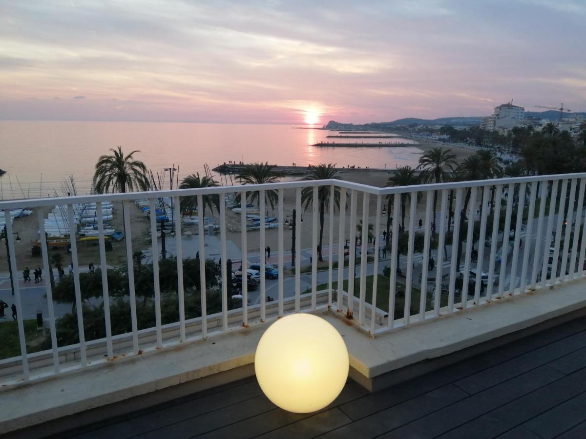 Апартаменти Atico Con Fantasticas Vistas Al Mar Y La Iglesia Сіджас Екстер'єр фото